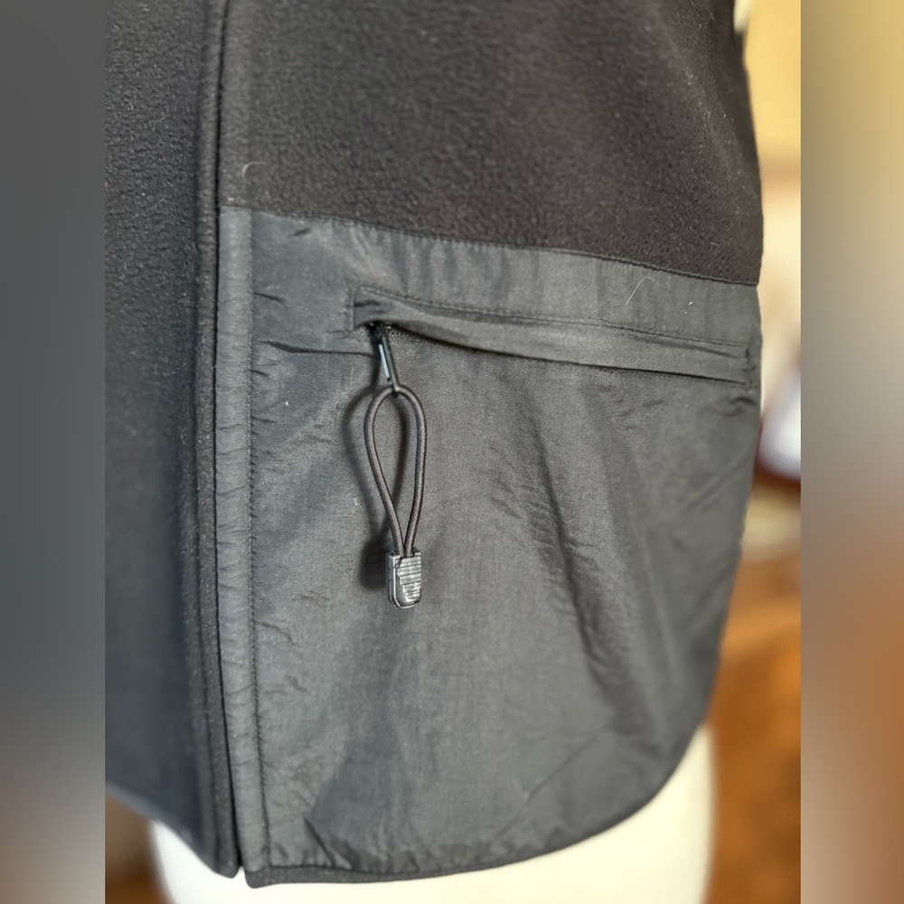 Old Navy Women's Black Vest with Pocket - Picture 5 of 10